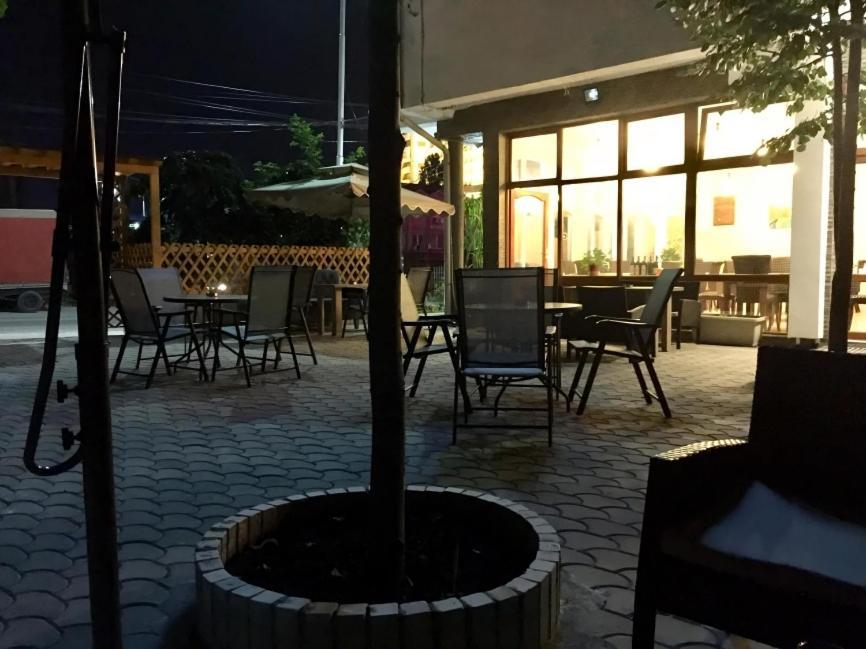 Hotel Bavaria Приштина Экстерьер фото