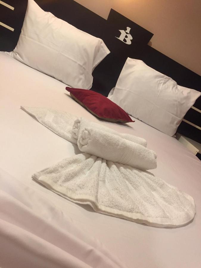 Hotel Bavaria Приштина Экстерьер фото