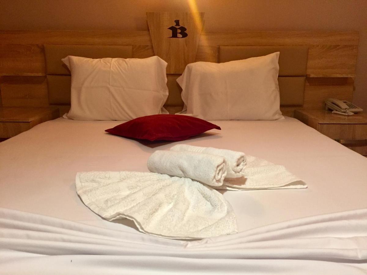 Hotel Bavaria Приштина Экстерьер фото