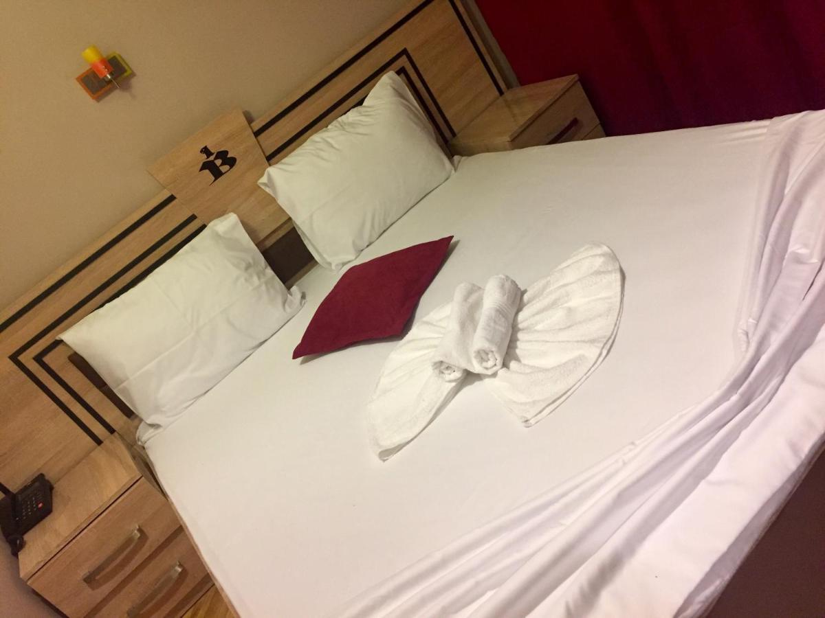 Hotel Bavaria Приштина Экстерьер фото
